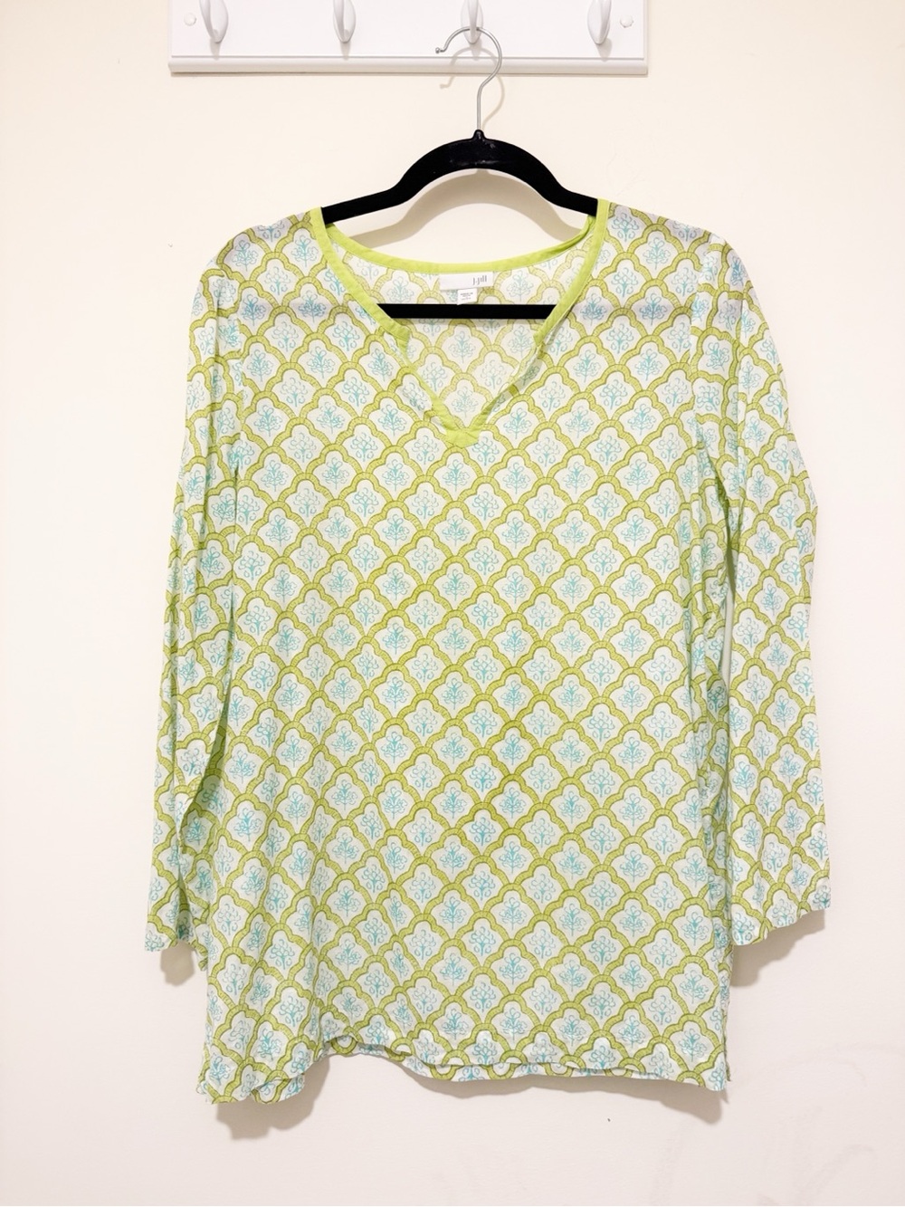 J. Jill Lime Green and White Patterned V-Neck Long Sleeve Top